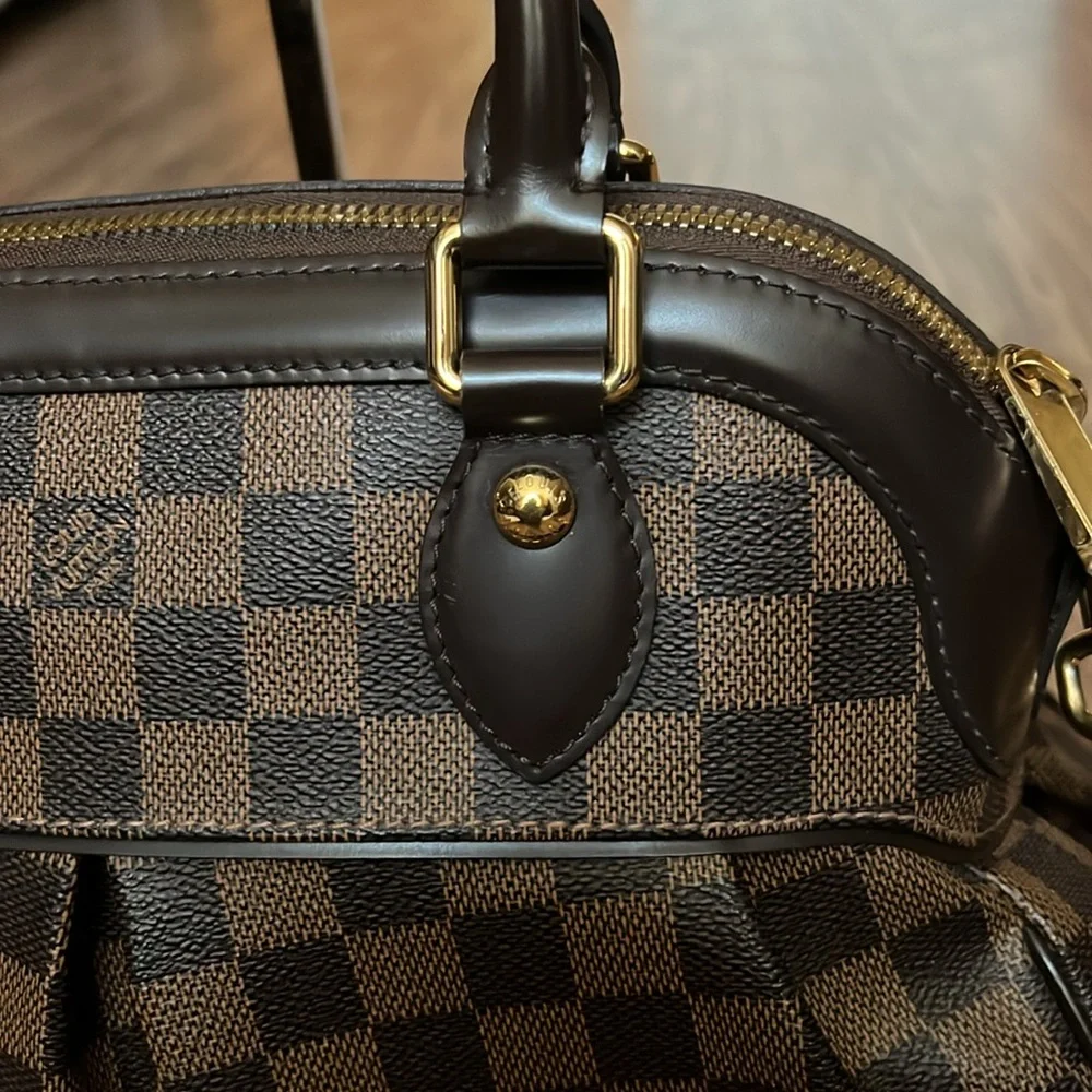 A101- 💯% authentic Louis Vuitton Trevi PM Damier bag